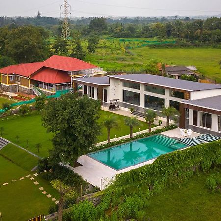 Natures Odyssey By Stayvista - Amidst Lush Greenery With Outdoor Pool And Indoor Activities Chinchavli Екстериор снимка